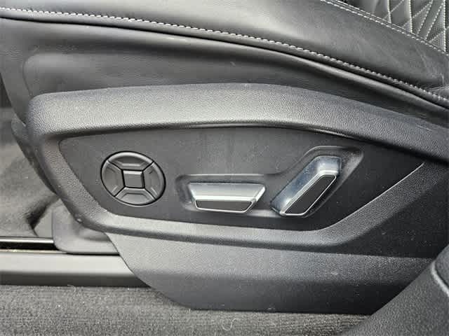 Thumbnail: 2023 Audi SQ8 - 16