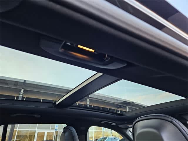 Thumbnail: 2026 Mercedes-Benz GLC - 21