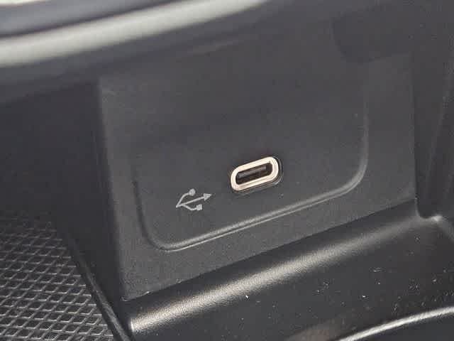 Thumbnail: 2023 Mercedes-Benz C-Class - 30