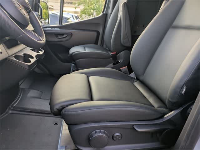 Thumbnail: 2025 Mercedes-Benz Sprinter - 15