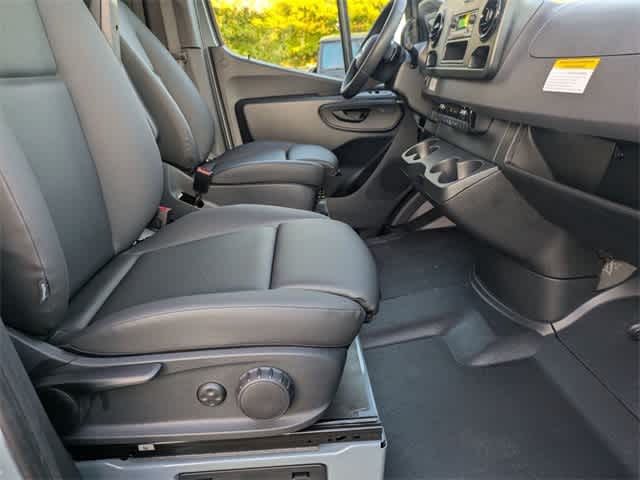 Thumbnail: 2025 Mercedes-Benz Sprinter - 20