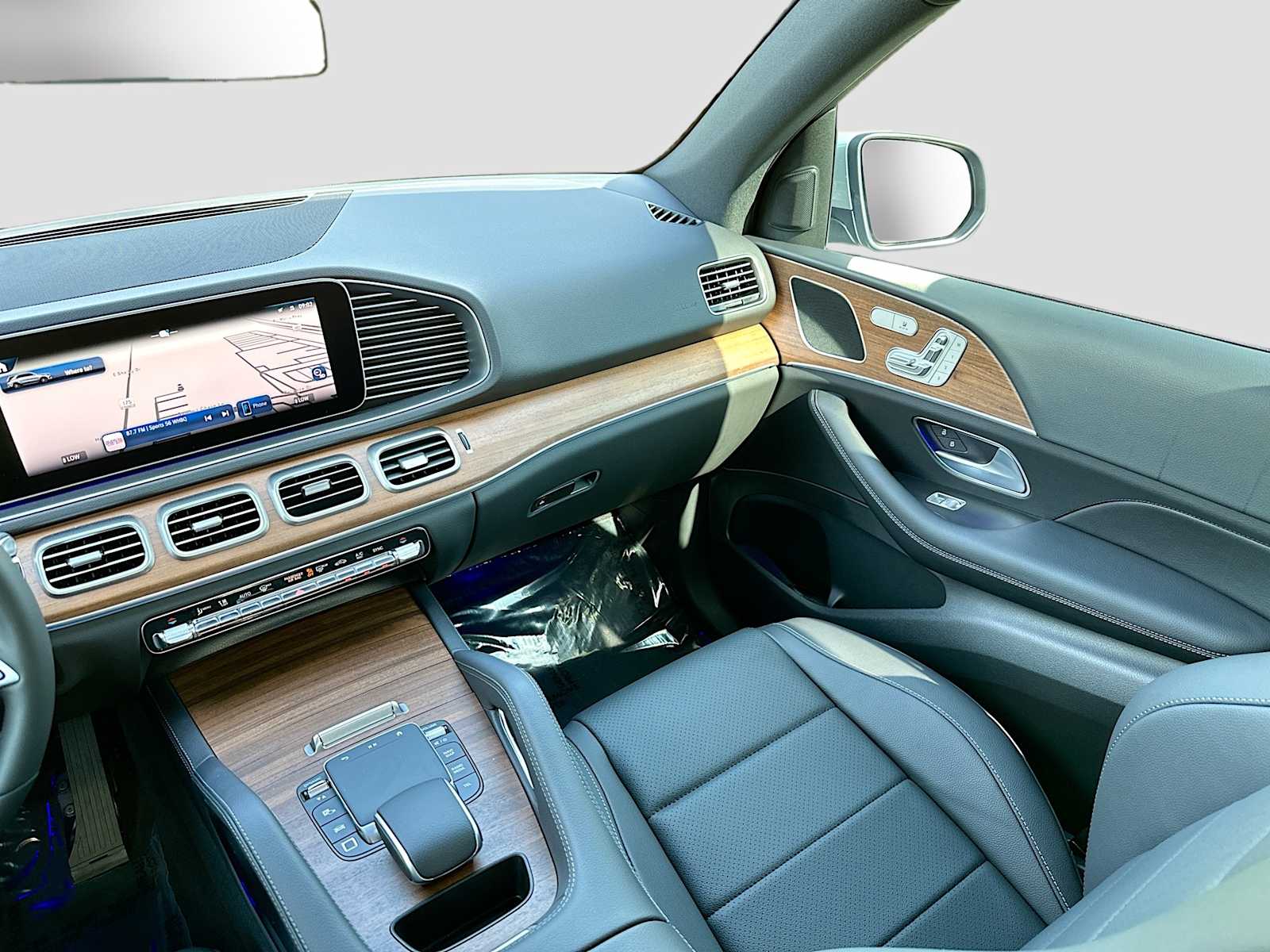 Thumbnail: 2026 Mercedes-Benz GLE - 25