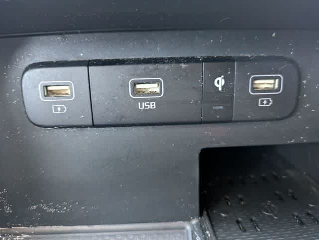 Thumbnail: 2024 Kia Carnival - 32