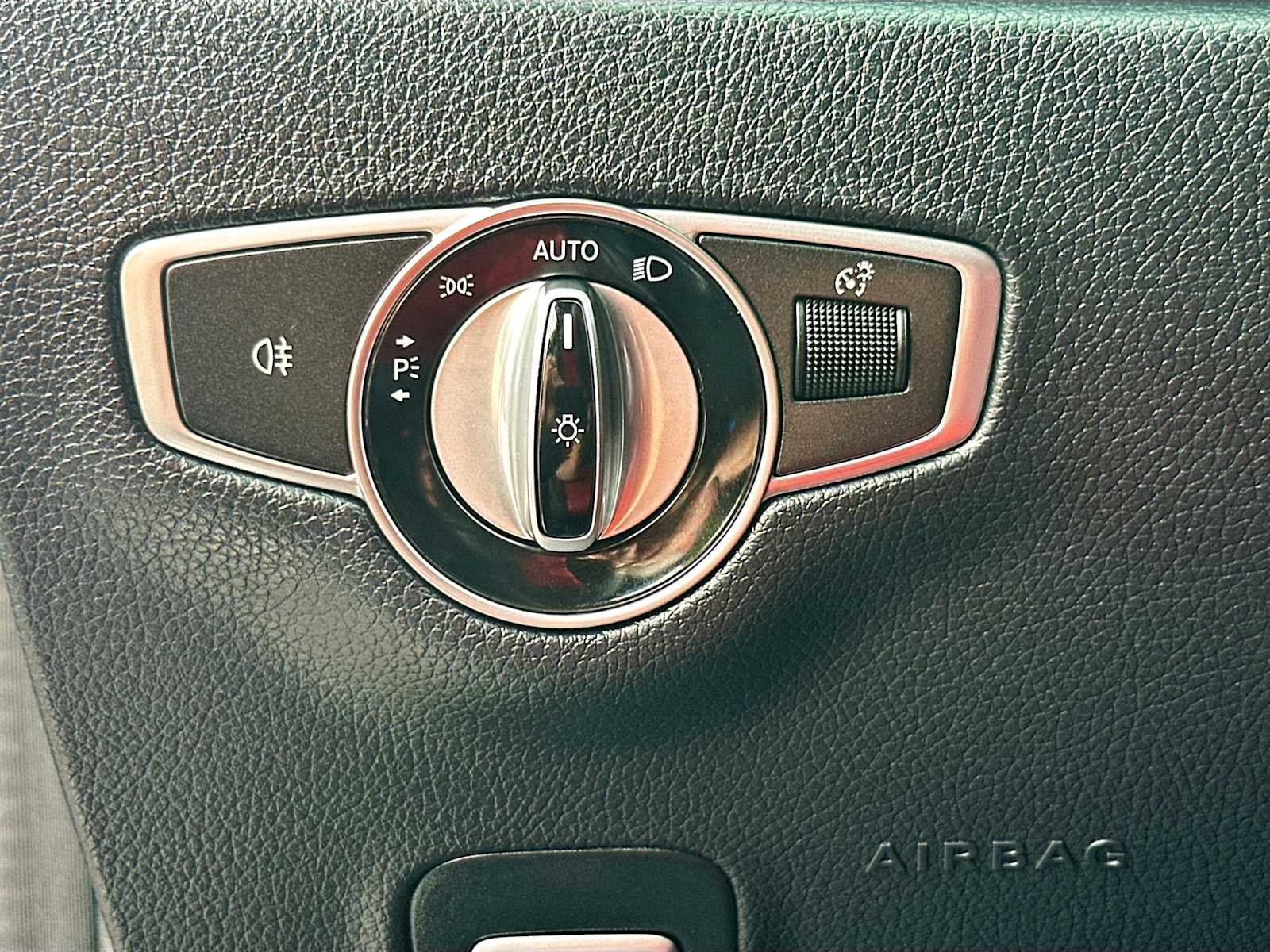 Thumbnail: 2020 Mercedes-Benz E-Class - 10