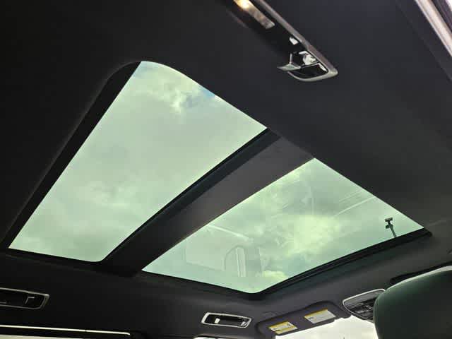 Thumbnail: 2025 Land Rover Range Rover - 25