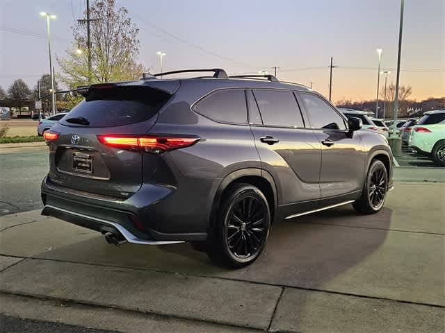 Thumbnail: 2023 Toyota Highlander - 8
