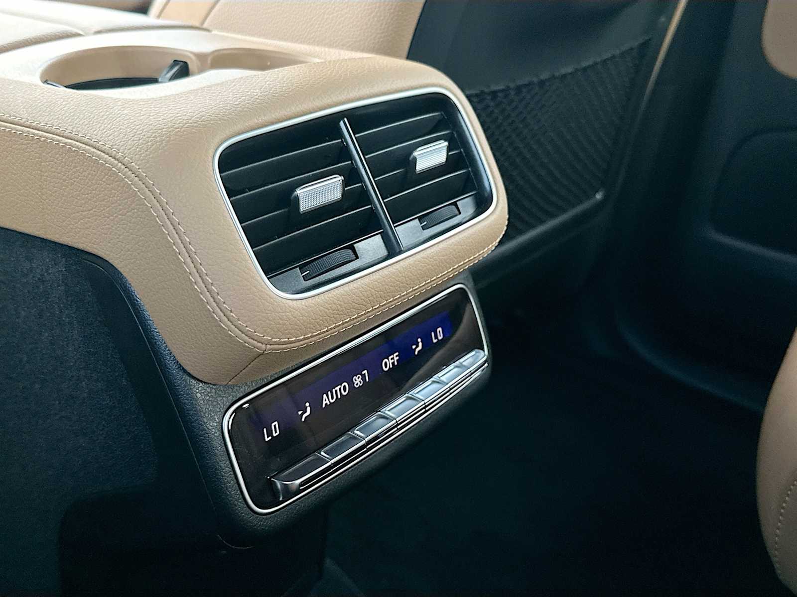 Thumbnail: 2026 Mercedes-Benz GLS - 27