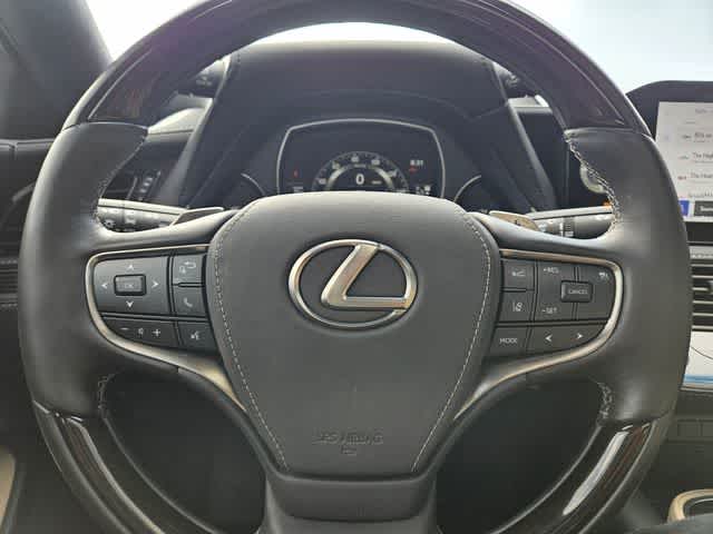 Thumbnail: 2023 Lexus LS - 24
