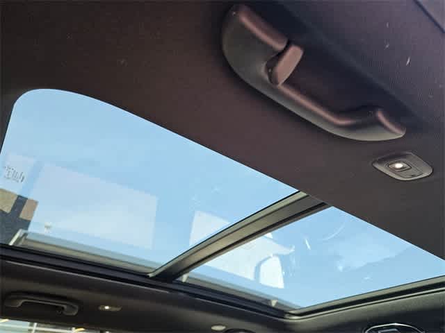 Thumbnail: 2022 Jeep Grand Cherokee - 21