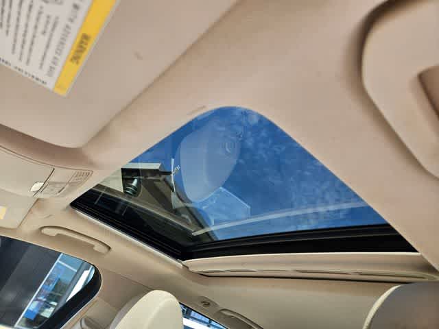 Thumbnail: 2017 Mercedes-Benz E-Class - 16