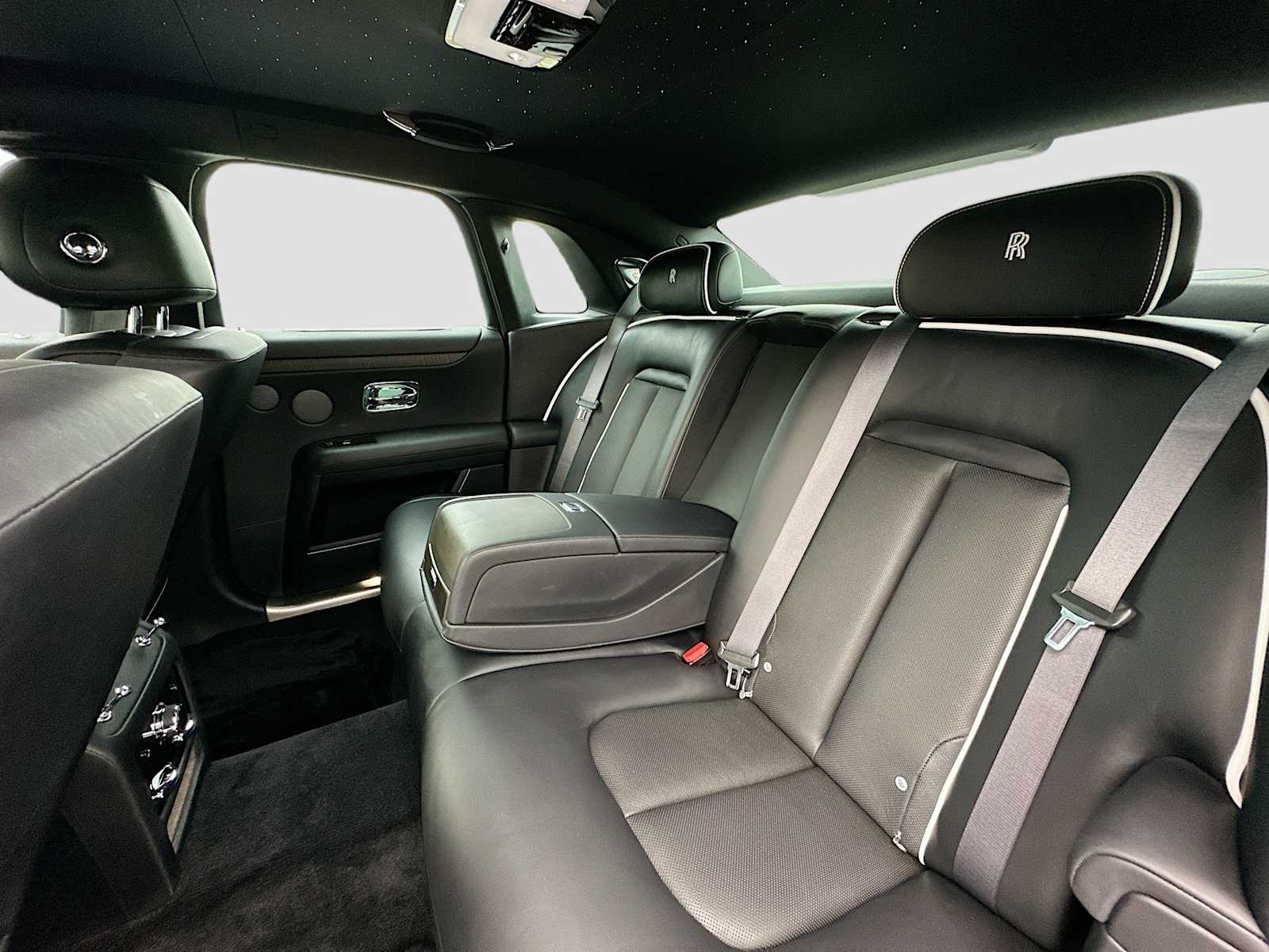 Thumbnail: 2022 Rolls-Royce Ghost - 25