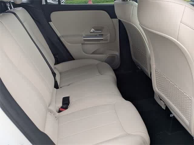 2025 Mercedes-Benz GLA 250 9