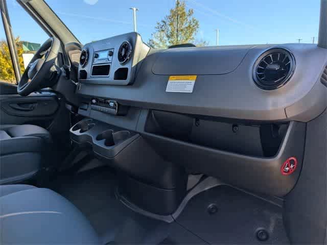 Thumbnail: 2025 Mercedes-Benz Sprinter - 15