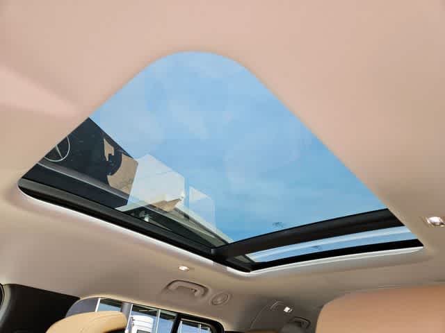 Thumbnail: 2025 Land Rover Defender - 17