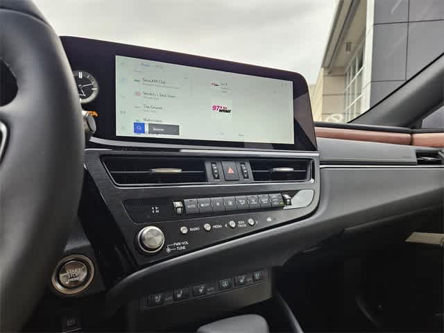 Thumbnail: 2025 Lexus ES - 27