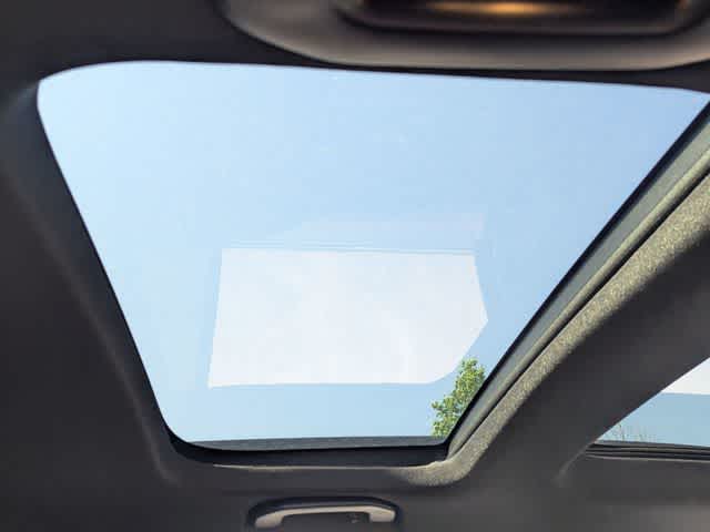 Thumbnail: 2022 Mercedes-Benz GLB - 21