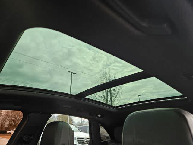 Thumbnail: 2020 Porsche Macan - 16