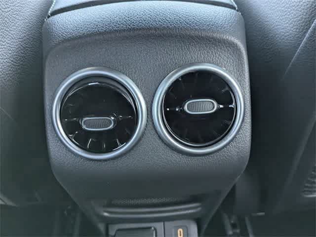 2025 Mercedes Benz GLB 250 photo 3