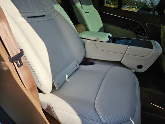 Thumbnail: 2026 Land Rover Range Rover - 21