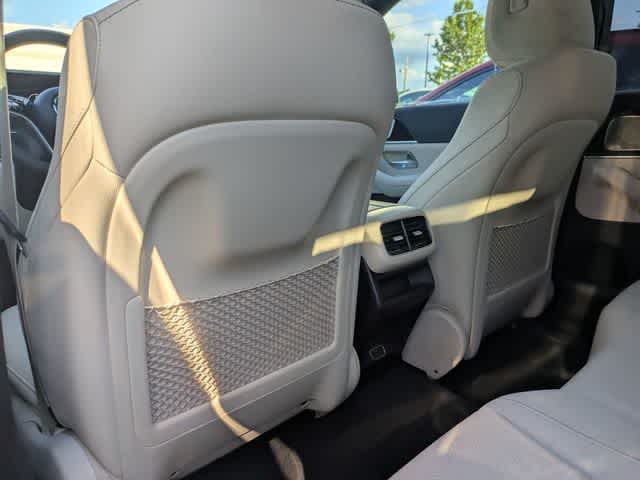 Thumbnail: 2026 Mercedes-Benz GLE - 16