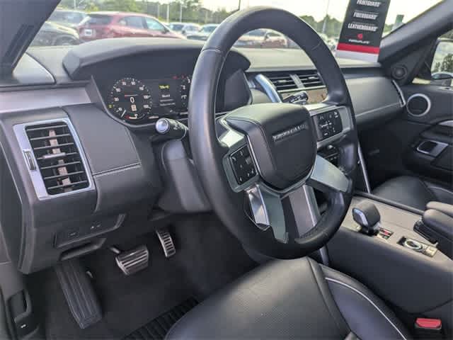 Thumbnail: 2023 Land Rover Discovery - 9