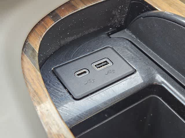 Thumbnail: 2021 Cadillac Escalade - 32