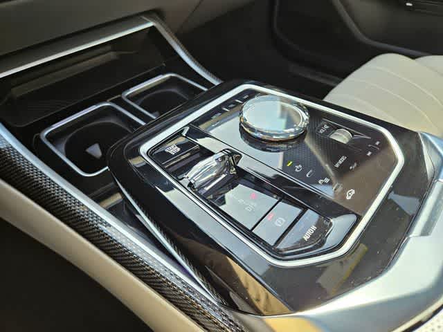 Thumbnail: 2025 BMW 7 Series - 34