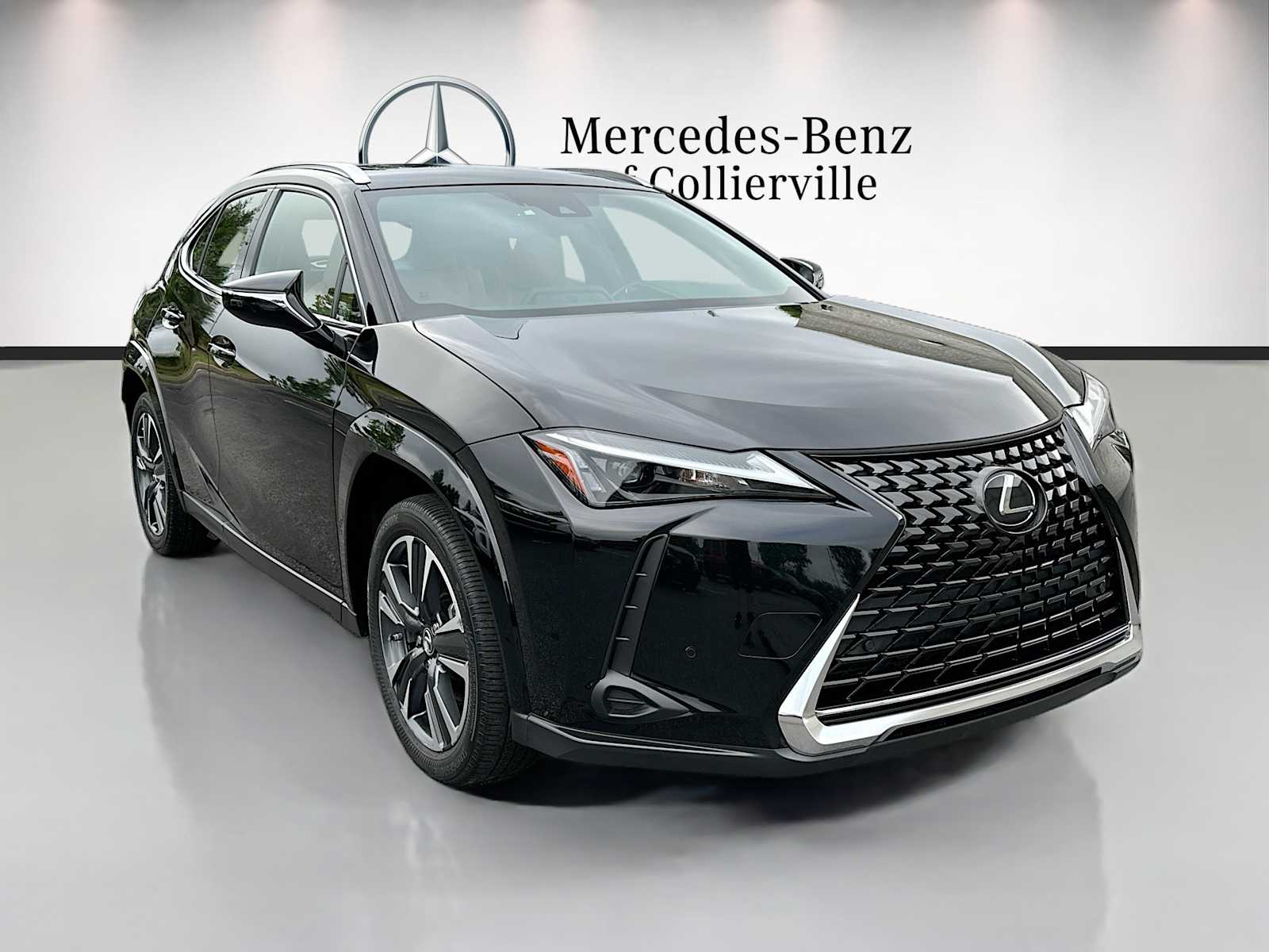 Thumbnail: 2023 Lexus UX - 2