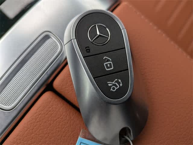 Thumbnail: 2025 Mercedes-Benz GLC - 33