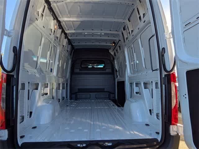 Thumbnail: 2025 Mercedes-Benz Sprinter - 7