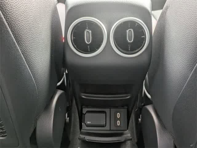 2025 Mercedes Benz GLA 250 photo 4