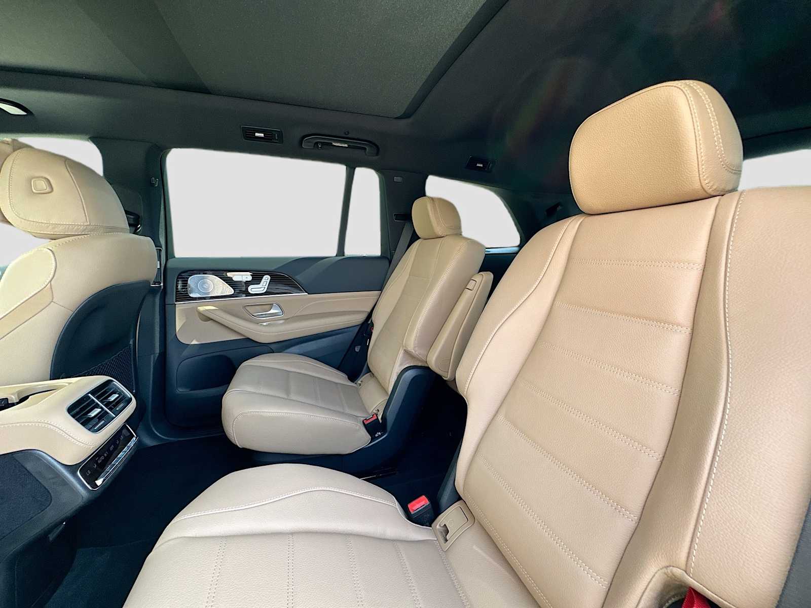Thumbnail: 2026 Mercedes-Benz GLS - 26