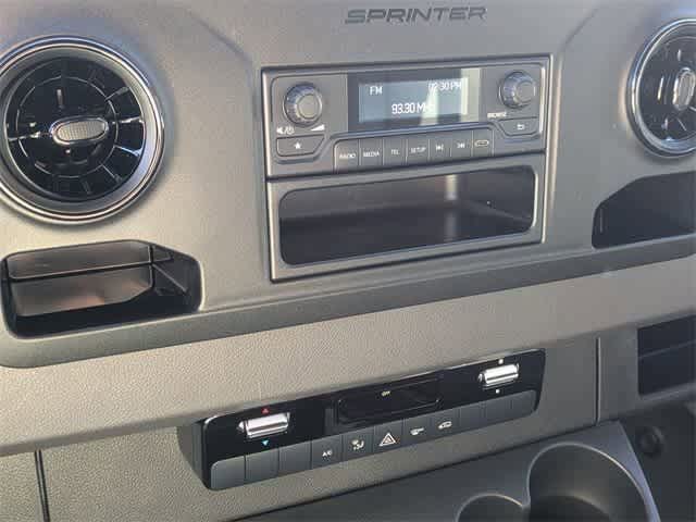 Thumbnail: 2025 Mercedes-Benz Sprinter - 25