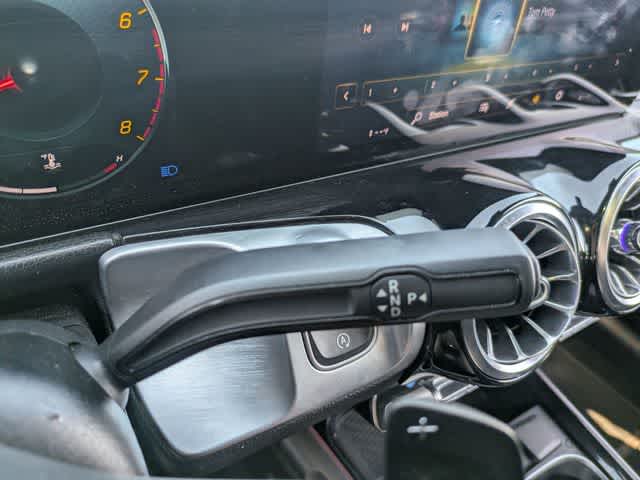 Thumbnail: 2022 Mercedes-Benz GLB - 30