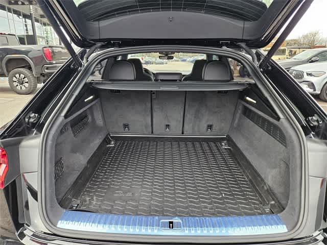 Thumbnail: 2023 Audi SQ8 - 25