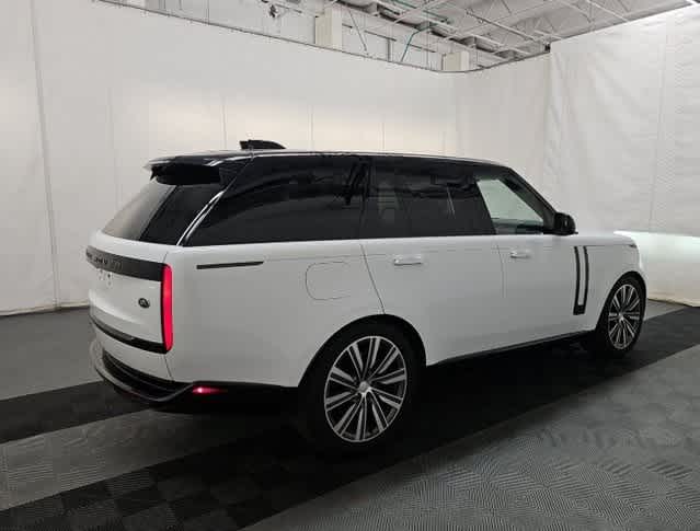 2023 Land Rover Range Rover SE photo 2