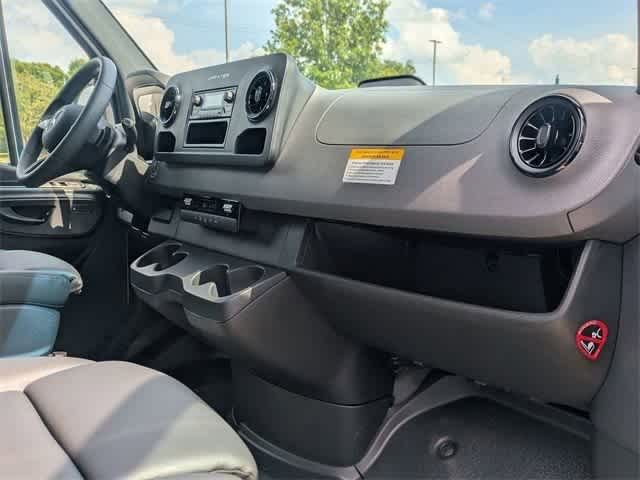 Thumbnail: 2025 Mercedes-Benz Sprinter - 11