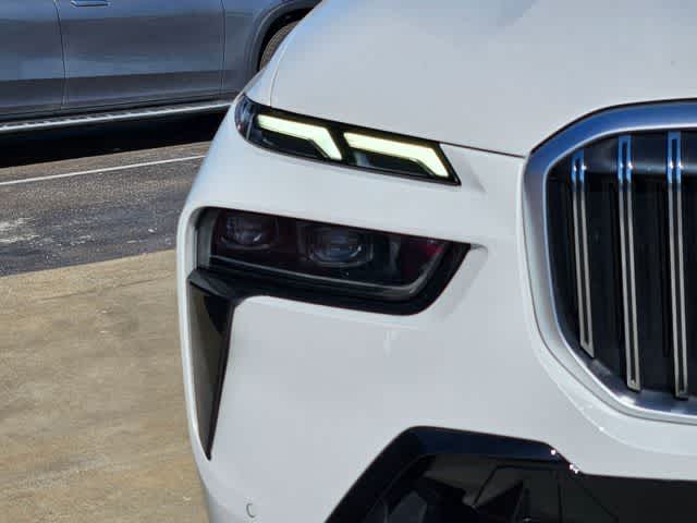 Thumbnail: 2025 BMW X7 - 10