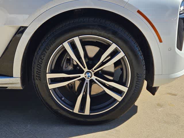 Thumbnail: 2025 BMW X7 - 14