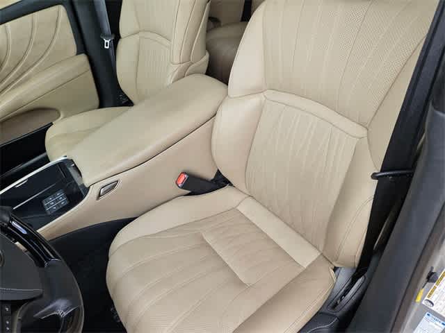 Thumbnail: 2023 Lexus LS - 16