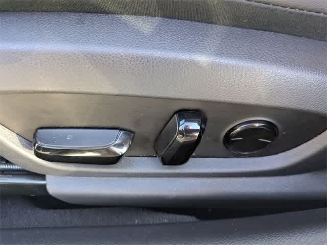 Thumbnail: 2025 Lexus ES - 16