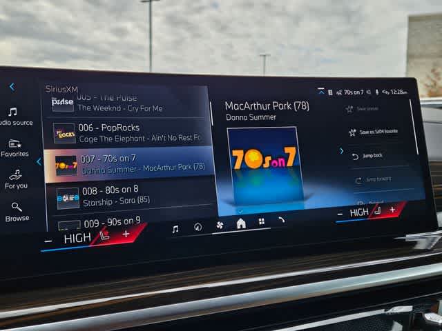 Thumbnail: 2026 BMW X7 - 32