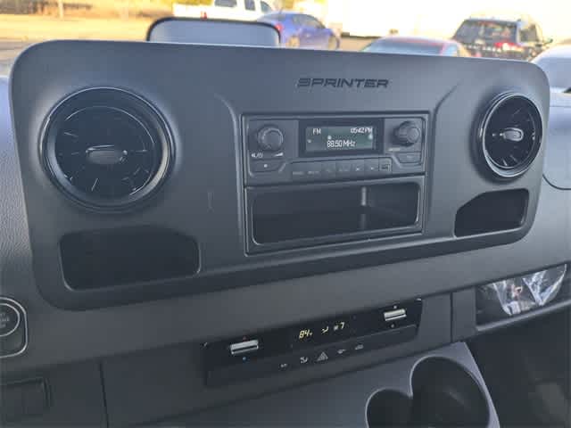 Thumbnail: 2026 Mercedes-Benz CLE - 25