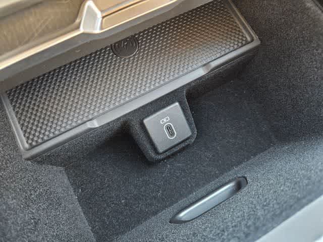 Thumbnail: 2026 Land Rover Range Rover - 33