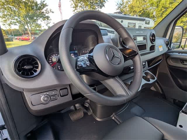Thumbnail: 2026 Mercedes-Benz Sprinter - 9