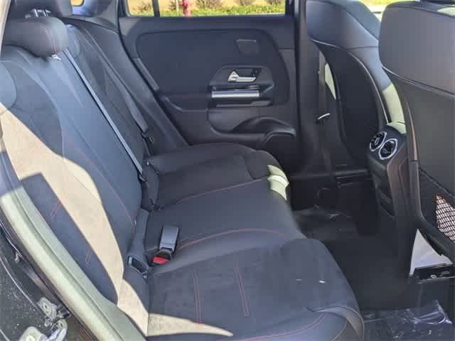 2025 Mercedes-Benz GLA 250 8