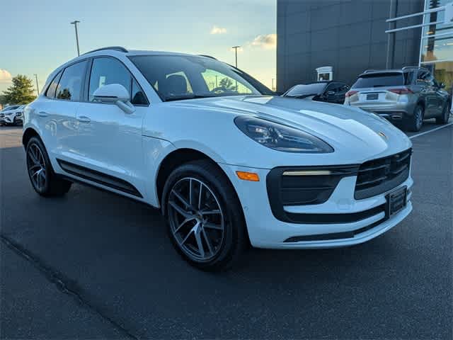 2024 Porsche Macan's photo