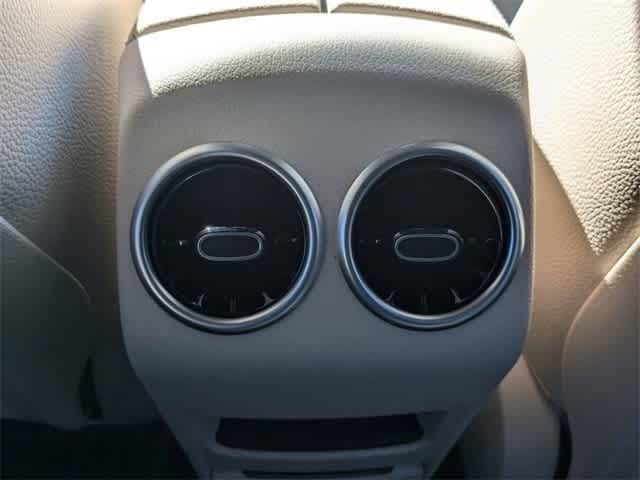 2025 Mercedes Benz GLB 250 photo 4