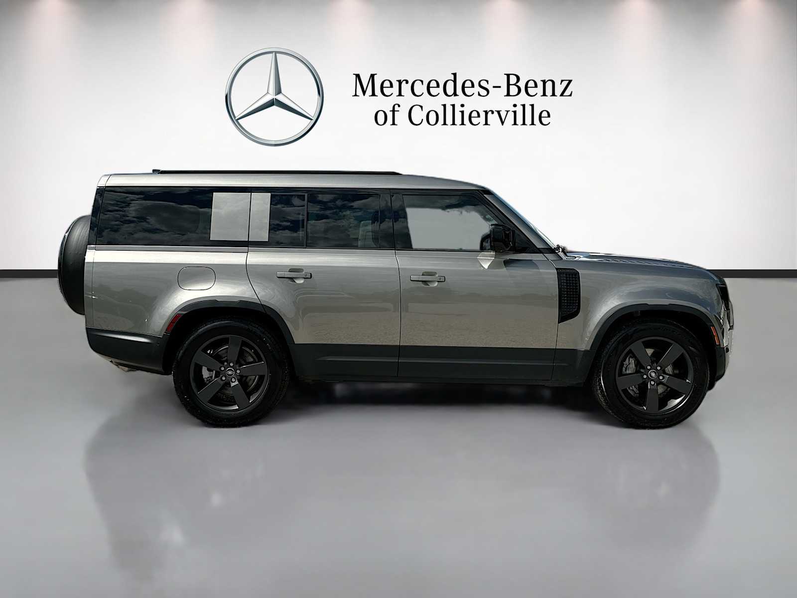 Thumbnail: 2025 Land Rover Defender - 4