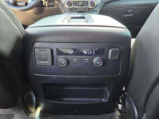 Thumbnail: 2015 Chevrolet Suburban - 19